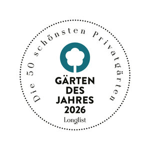 Sonniger Herbstgarten im Wald. – Garten bei Neuenstadt